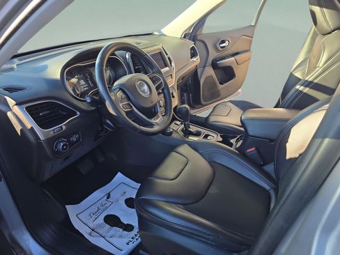 Used 2019 Jeep Cherokee Latitude Plus w/ Cold Weather Group image 13