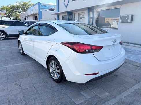 Used 2015 Hyundai Elantra SE w/ Option Group 02 FWD image 4