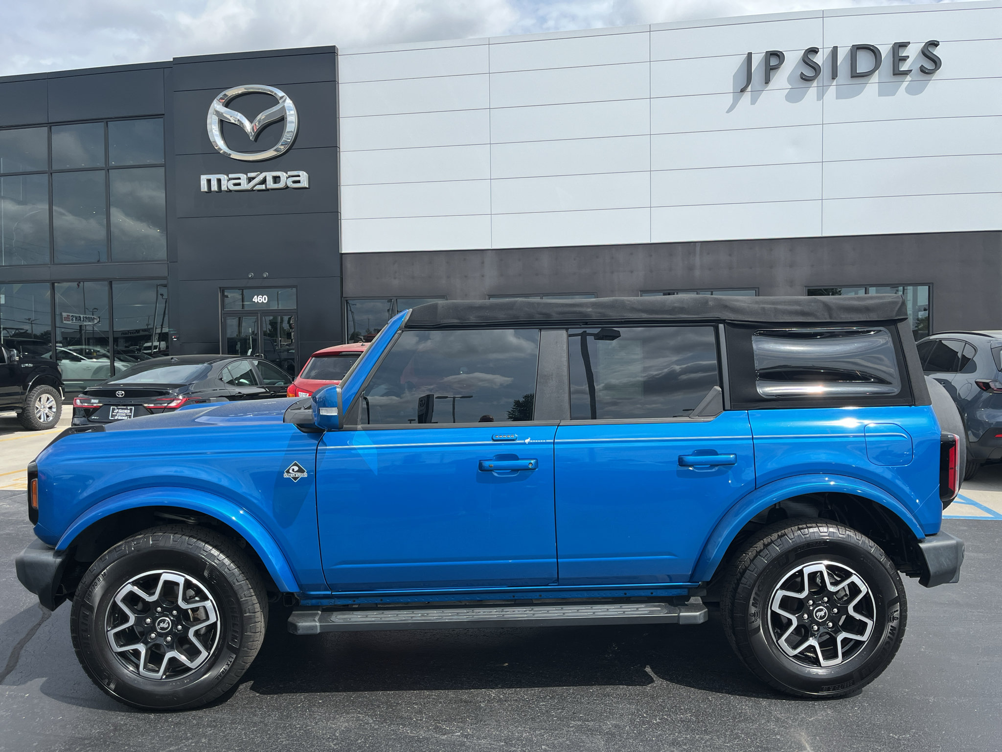 Used 2022 Ford Bronco Outer Banks AWD/4WD image 2
