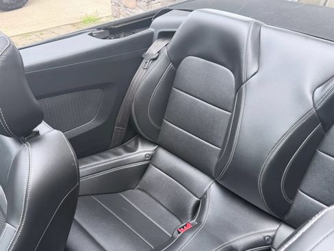 Used 2018 Ford Mustang GT Premium w/ GT Performance Package RWD image 18
