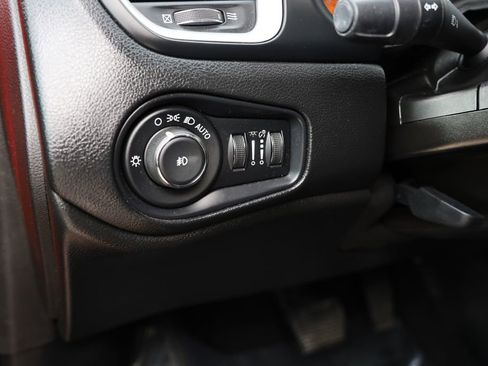 Used 2020 Jeep Renegade Latitude w/ Cold Weather Group image 21