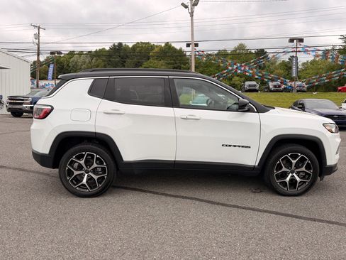 Used 2025 Jeep Compass Limited AWD/4WD image 8