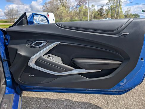 Used 2018 Chevrolet Camaro LT RWD image 28