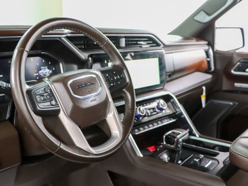 Used 2025 GMC Sierra 1500 Denali w/ Technology Package AWD/4WD image 26