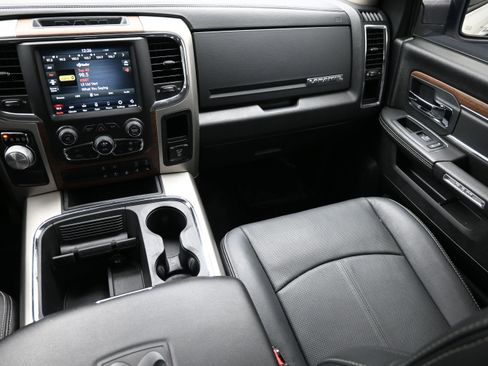 Used 2018 RAM 1500 Laramie RWD image 40