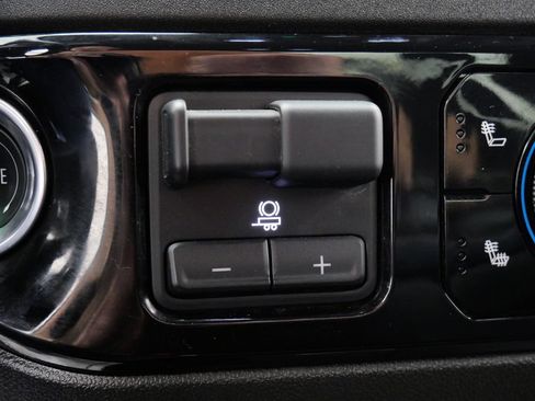 Used 2025 Chevrolet Silverado 2500 LT AWD/4WD image 27
