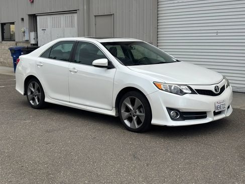 Used 2014 Toyota Camry SE FWD image 1
