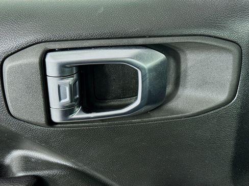 Used 2023 Jeep Wrangler Sport image 23