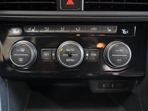 Used 2020 Volkswagen Jetta R-Line w/ R-Line Cold Weather Package FWD image 20