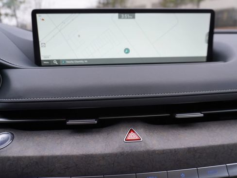 Used 2023 Genesis G80 image 13