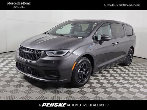 Used 2022 Chrysler Pacifica Touring-L w/ S Appearance Package image 1