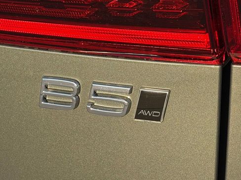 New 2027 Volvo XC60 B5 Plus AWD/4WD image 6