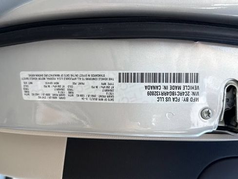 Used 2024 Chrysler Pacifica Touring-L FWD image 17