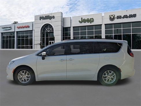 Used 2021 Chrysler Voyager Lxi image 6