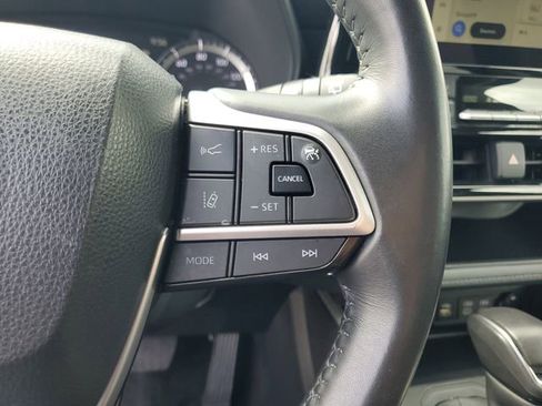 Used 2024 Toyota Highlander LE image 19