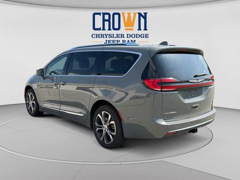 Used 2022 Chrysler Pacifica Pinnacle AWD/4WD image 5