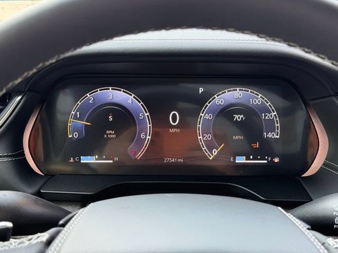 Used 2023 Jeep Grand Cherokee Overland AWD/4WD image 9