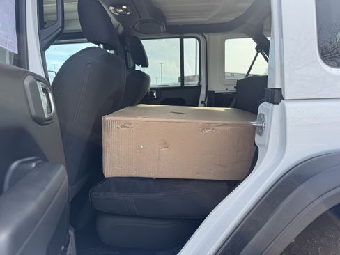 Used 2022 Jeep Wrangler Unlimited Sport image 17