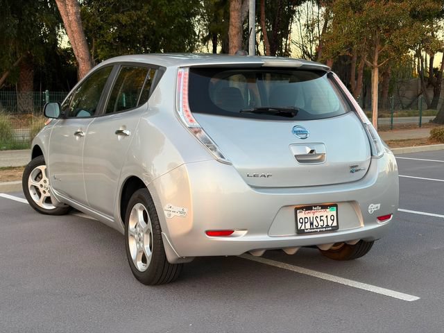 Used 2015 Nissan Leaf SV w/ Premium Package FWD image 11