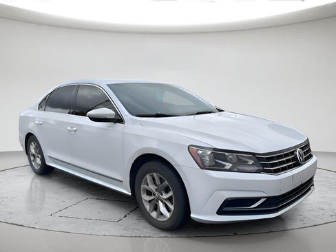 Used 2016 Volkswagen Passat 1.8T S FWD image 1