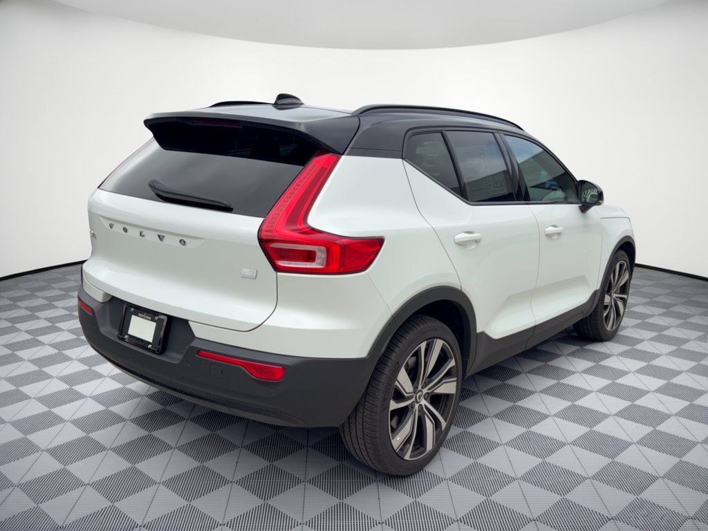 Used 2021 Volvo XC40 P8 Recharge w/ Climate Package AWD/4WD image 9