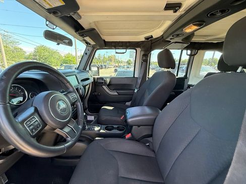 Used 2017 Jeep Wrangler Unlimited Sport w/ Connectivity Group AWD/4WD image 12
