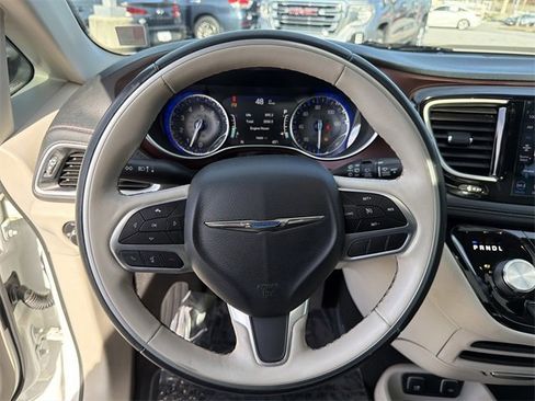 Used 2020 Chrysler Pacifica Limited image 22