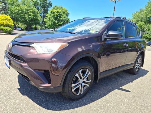 Used 2017 Toyota RAV4 LE AWD/4WD image 3