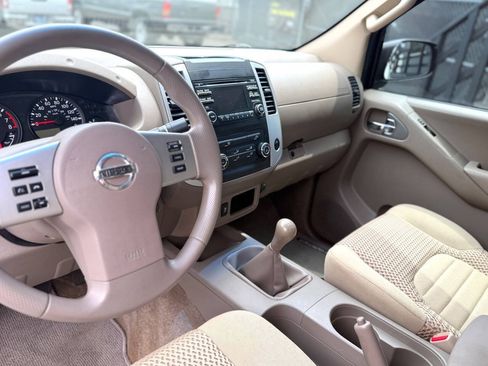 Used 2014 Nissan Frontier SV RWD image 9