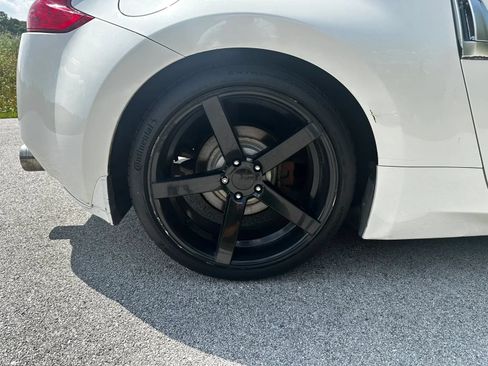 Used 2014 Nissan 370Z Touring RWD image 23