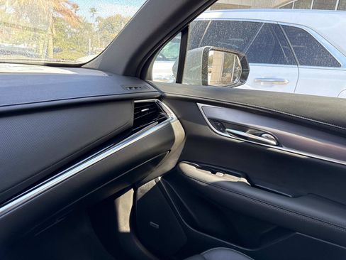 New 2025 Cadillac XT6 Luxury image 24
