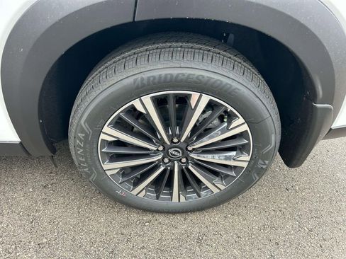 New 2026 Nissan Pathfinder Platinum AWD/4WD image 12