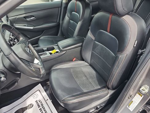Used 2022 Nissan Sentra SR w/ SR Premium Package FWD image 19