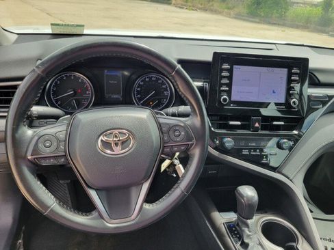 Used 2023 Toyota Camry SE FWD image 9