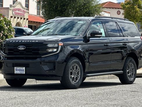 New 2026 Ford Expedition Active RWD image 8