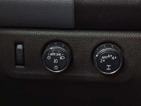 Used 2017 Chevrolet Colorado Z71 AWD/4WD image 24