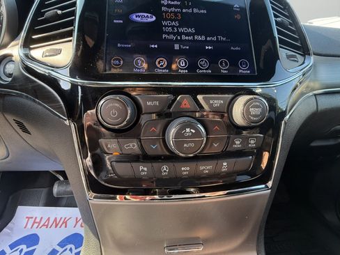 Used 2019 Jeep Grand Cherokee Limited w/ Luxury Group II AWD/4WD image 12