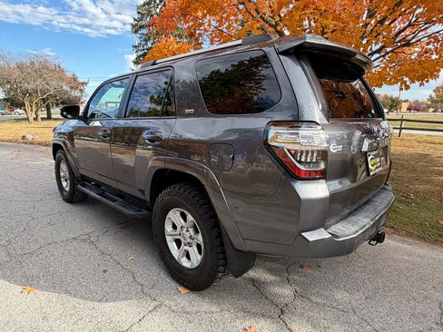 Used 2020 Toyota 4Runner SR5 4WD image 7
