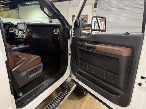Used 2015 Ford F250 Platinum w/ FX4 Off-Road Package AWD/4WD image 19