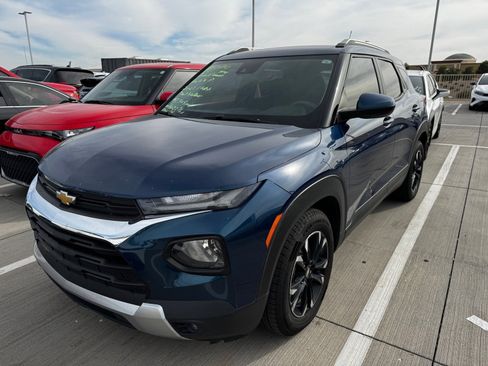 Used 2021 Chevrolet TrailBlazer LT w/ Convenience Package image 2