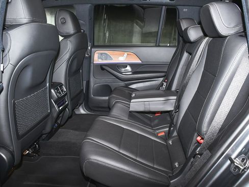 Used 2025 Mercedes-Benz GLS 450 4MATIC image 54