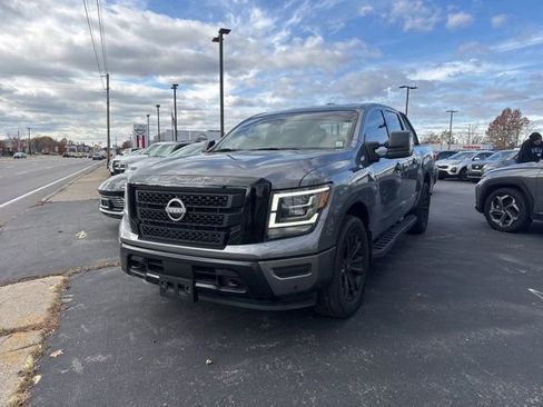 Used 2024 Nissan Titan SV w/ SV Convenience Package image 5