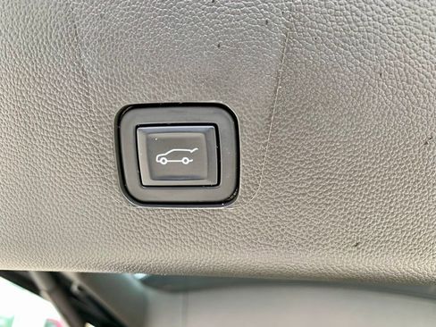 Used 2023 Chevrolet Traverse High Country FWD image 24