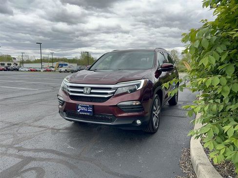 Used 2018 Honda Pilot Touring image 3