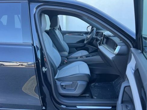 New 2026 Volkswagen Tiguan SE R-Line image 34