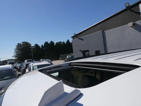 Used 2019 GMC Yukon XL SLT image 11