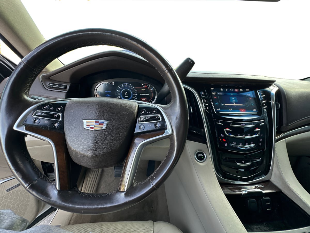 Used 2016 Cadillac Escalade Luxury AWD/4WD image 36