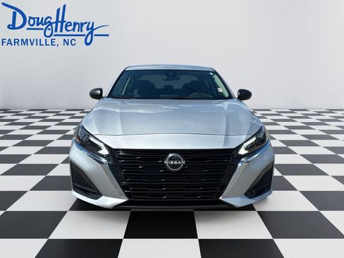 Used 2024 Nissan Altima 2.5 SV FWD image 8
