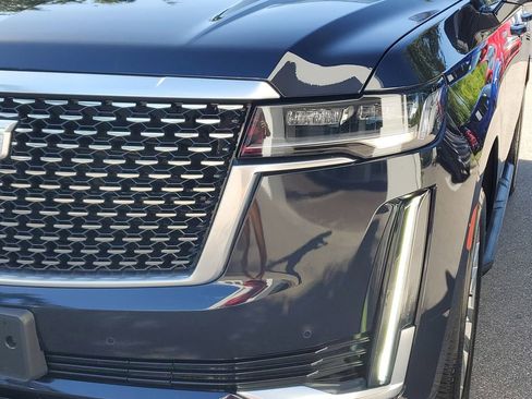 Used 2022 Cadillac Escalade Premium Luxury AWD/4WD image 10