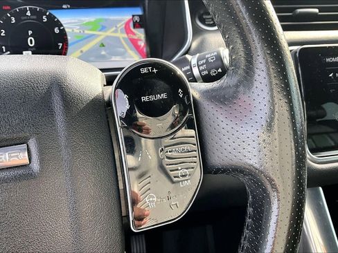 Used 2018 Land Rover Range Rover Sport HSE image 16